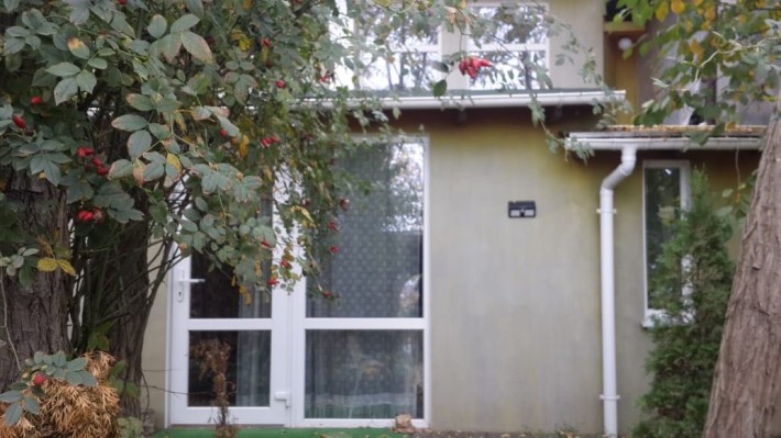 Сдам отдельностоящий коттедж на ул . Дача Ковалевского. - фото 1