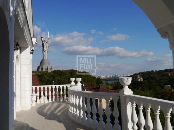 Аренда дома 700м 3 этажа Печерск Редутная Царское село Родина-Мать Київ