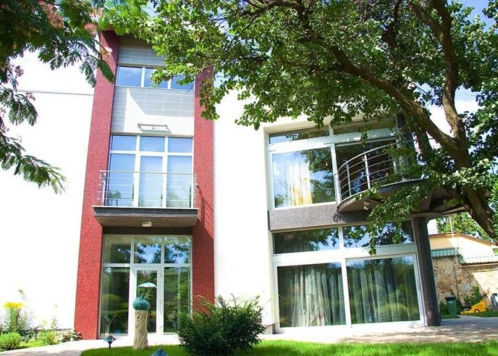 бассейн, зеленный участок, без повышения цена на лето! - фото 1