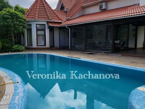 Аренда дома в Совиньоне, подвал, гараж, бассейн