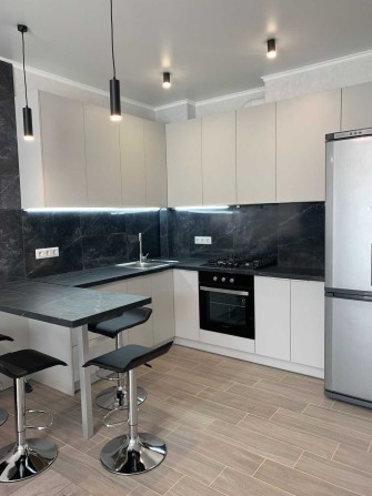 Сдам 1 комнатную квартиру на Сахарова. - фото 1