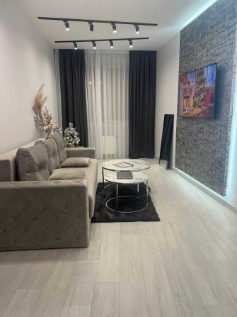 Стильная 2 комн квартира в 26 Жемчужине - фото 1