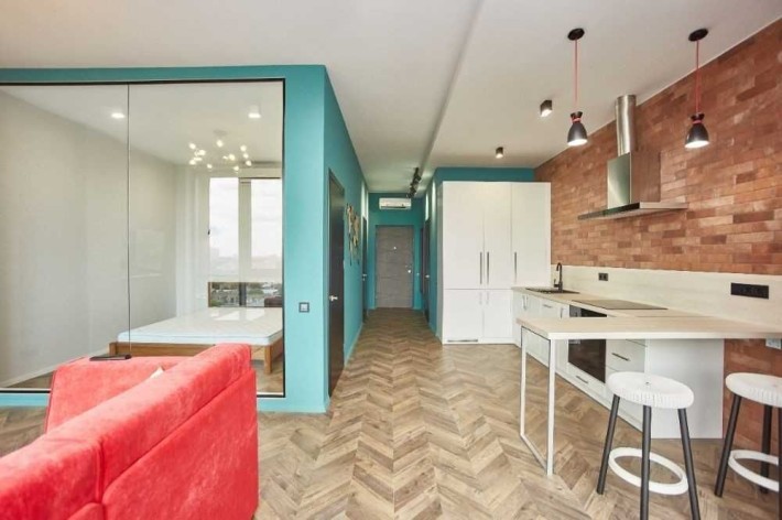 видео!студия в жк Башня Чкалов, центр, спорт-зал для жителей дома. - фото 1