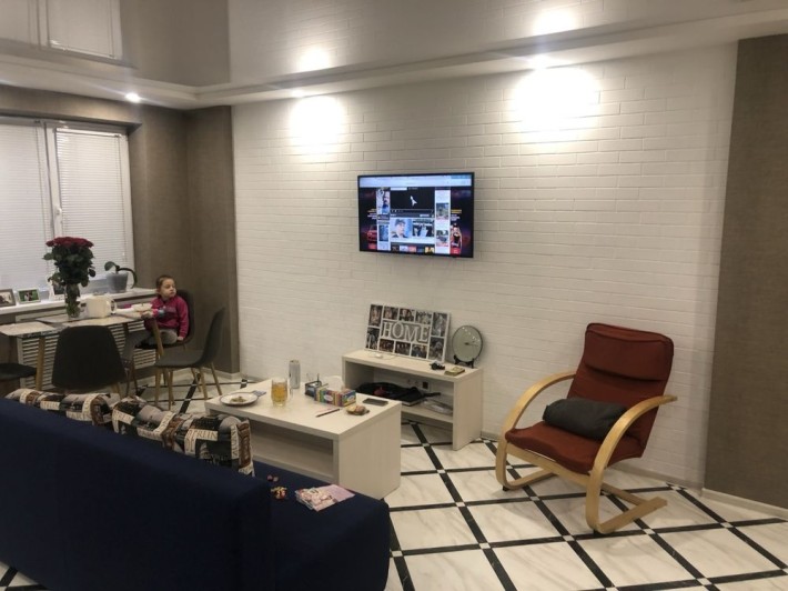 Сдам 2-кмн студия! В 3 минутах ходьбы от метро! - фото 1