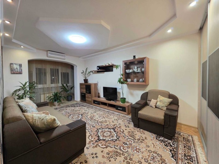 2х квартира  на Таирова  Вильямса  Королева - фото 1