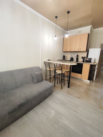 Аркадия/6 Кадор.Большая кухня и отдельно спальня, есть гардеробная. - фото 1