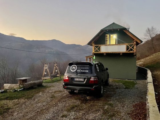 Здається Житло, у Рахові. Садиба, Zatyshok. Рахів