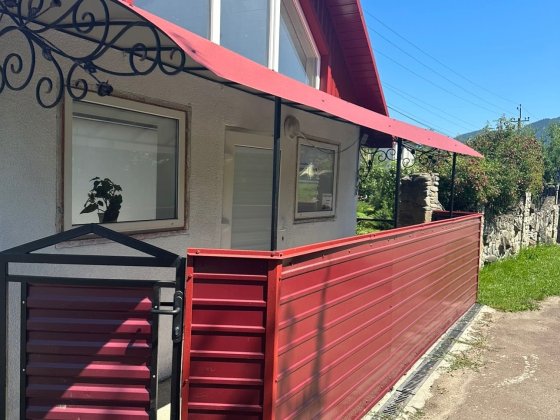 Здається будиночок у Верховині Верховина