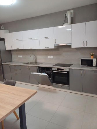 Здам танхаус з бомбосховищем, терасою,паркомісцем - фото 1