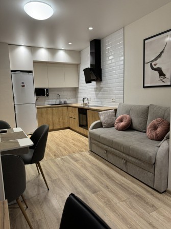 Срочно сдам квартиру в 45 Жемчужине, ул. Каманина 16А - фото 1