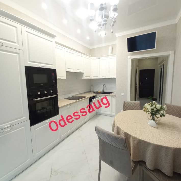 Сдам Светлую ,красивую 2-х ком квартиру в жк 25 Жемчужина 65м. 7 этаж. - фото 1