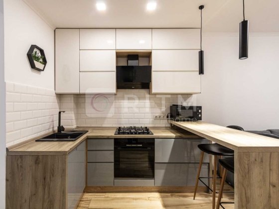 ОРЕНДА. Перша здача. Велика 2-кімнатна+кухня-студія по вул.Довженка,37 Крихівці