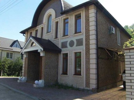 Будинок все включено з басейном в Лісниках біля McDonalds, Лісники