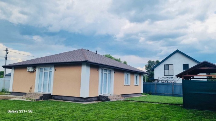 Долгосрочная аренда 1 єт. дома 130 кв.м. в с.Осещина,8 соток земли - фото 1