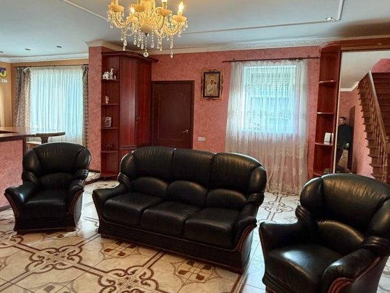 Оренда будинку 220 м2 у закритому котеджному комплексі Чайки Чайки