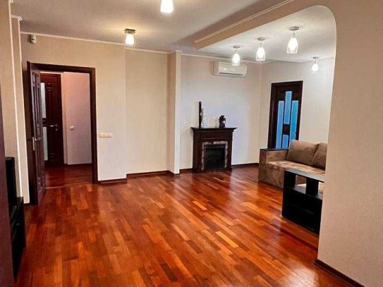 Здам в довгострокову оренду 4-кімнатну квартиру