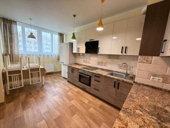 Сдам 2 комнатную с новым ремонтом Радужный-2 Лиманка