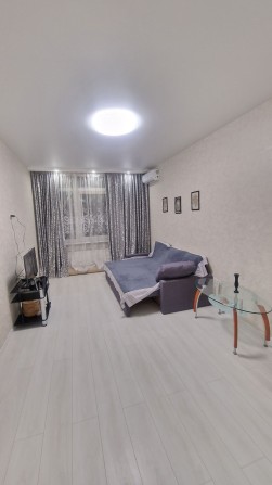 Сдам 1 комн квартиру в ЖК 49 Жемчужина на Таирова - фото 1