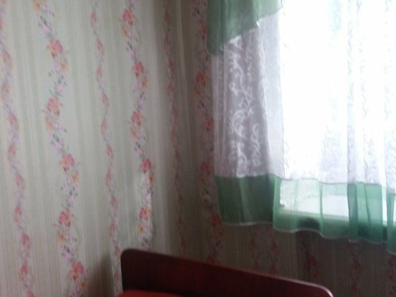 Надам в оренду кімнату 13.6 м2. На 3 поверсі.Тепла , з меблями. Кременчук