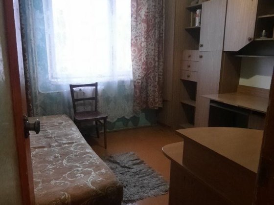 Здається 1 кімната терміново в 3 кімнатній квартирі Чернівці