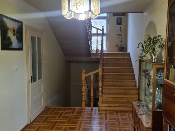 Здається в оренду кімната  у 3х кім-ній  квартирі Ужгород