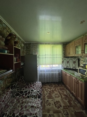 Сдам для девушки комнату на Победе  с хорошей , адекватной хозякой - фото 1