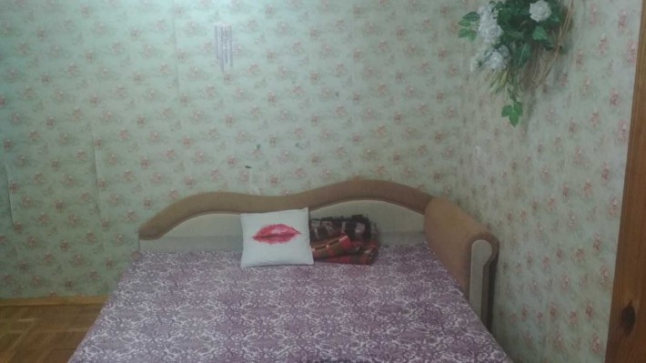 Сдам комнату девушке комната женщине в 3х комнатной квартире - фото 1