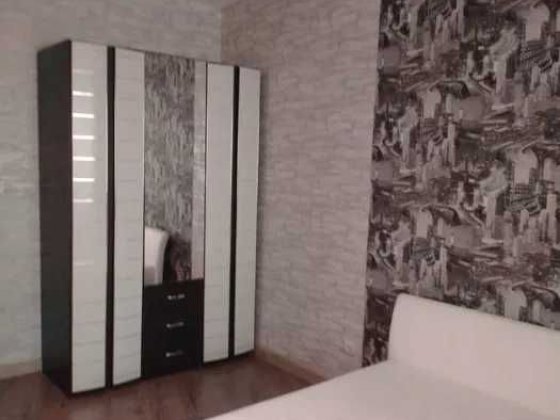 Здаю затишну кімнату з балконом/ для дівчини/ жінки/ Осокорки Киев