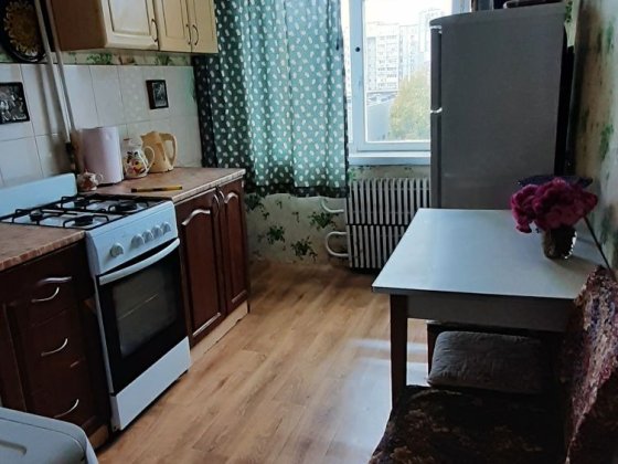 Сдам комнату на победе. Коммуналка включена.