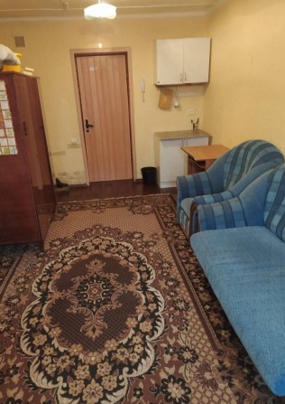 Сдам комнату по ул. Лахтинская, 4/5 этаж - фото 1