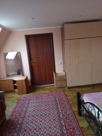 Сдаю 2 комнаты, в частном доме,Ц.рынок, в/у, по 2550 гр плюс ком.усл. - фото 1