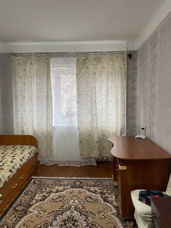 Сдам комнату с хозяйкой для женщины на Черемушках, ул. Малиновского! - фото 1