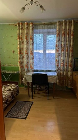 Оренда ізольованої кімнати в 3-ох кімн. квартирі по вул. Щурата - фото 1