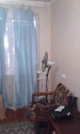 Сдам комнату в двухкомнатной квартире без риелторских. - фото 1