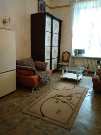 Сдам комнату в коммуне в Центре  ул Французский бул. / Азарова - фото 1