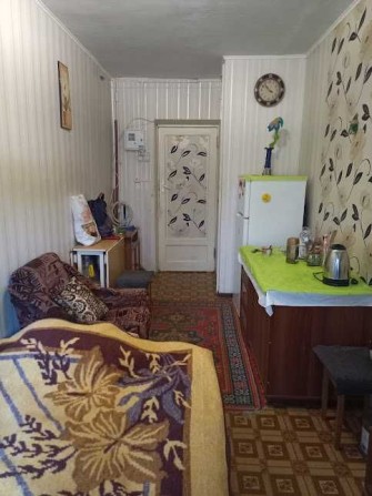 Севастопольська площа. Кімната без хазяїв - фото 1