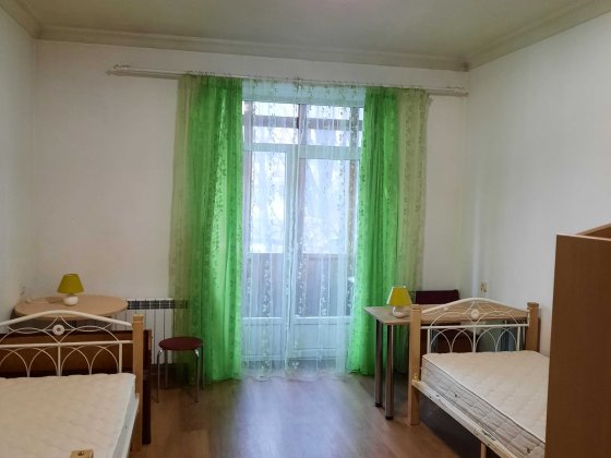 Підселеня для дівчини у 3х містн. кімнату до 2х дівчат.Біля м.Кловська Киев