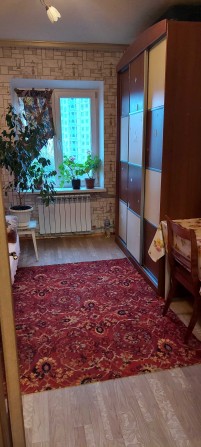 Оренда кімнати в 3х кімнатній квартири з власниками для дівчини - фото 1