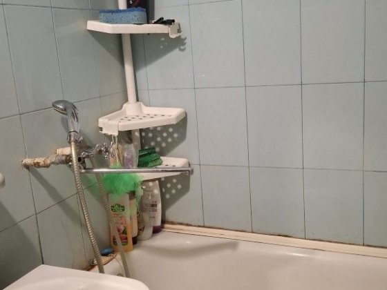 Зається Дві Кімнати В 3 кімнатній Квартирі. Київ