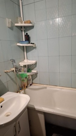 Зається Дві Кімнати В 3 кімнатній Квартирі. - фото 1