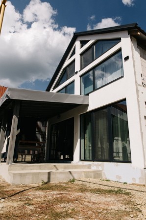 Подобова оренда котеджу в м. Берегове - фото 1