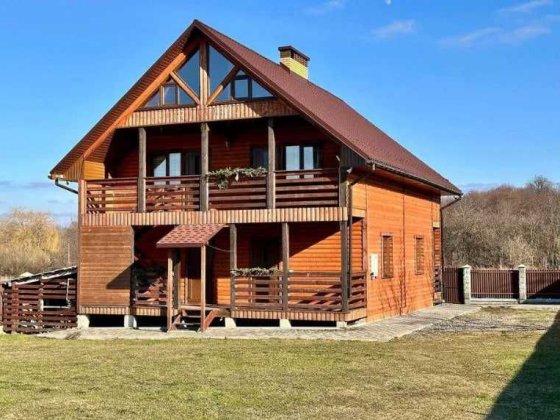 Пропонуєму  велику вілу біля гори Буковиця  Гори Карпати  Східниця