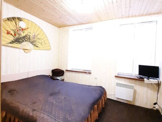 2х кімнатний Приватний будинок зі зручностями. Можливо і погодинно.