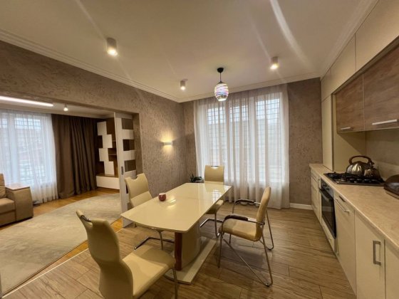 Подобова оренда шикарного будинку Винница