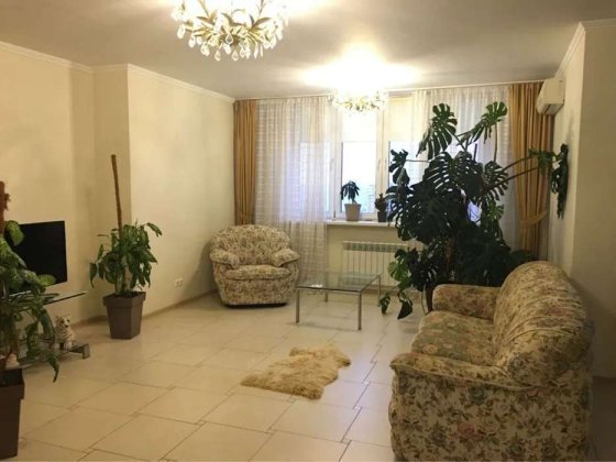 Продаж 2-к квартири вул. Срібнокільска 1 Киев