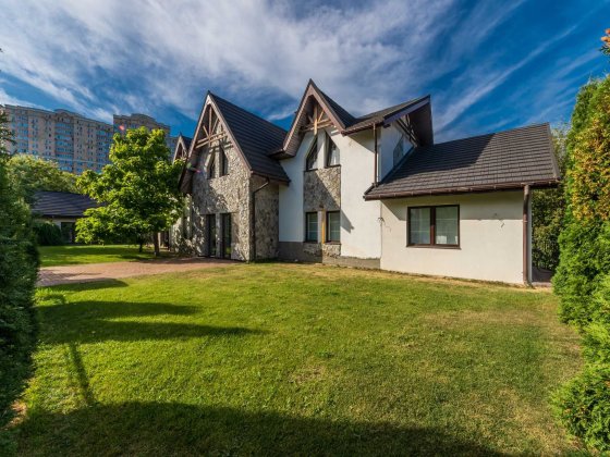 Караоке / кінотеатр / центр Києва / до 25 людей. Автономне живлення