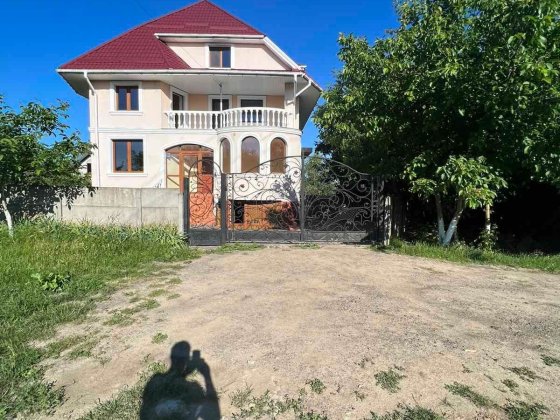 Оренда будинку на Новий Рік (3 поверхи) Львов