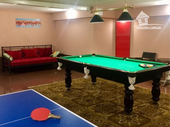 Киев.Троещина. Дом 300кв. Бильярд, тенисс. 5 спален. До 25 человек. Киев