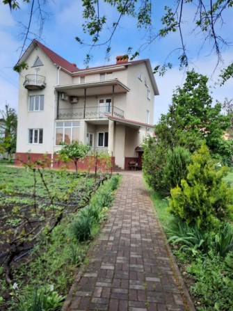 Сдам посуточно трех этажный дом 9 комнат ) - фото 1