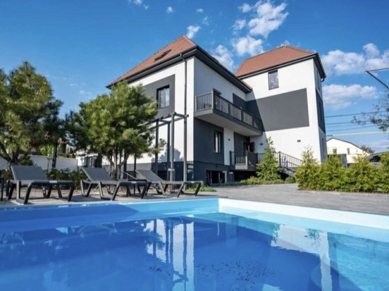 Вілла-Дача 10 Спалень З Банкетним Залом, Сауной та Басейном Одесса